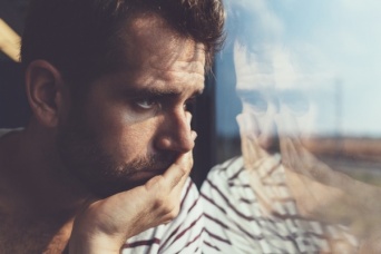 「自分の殻に閉じこもる」男性の本音