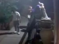 防犯カメラは見た！ 酔った勢いで強引にキリスト像にキス＆壊してしまった男が指名手配中