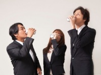 働く男女に聞いた！　職場でノンアルビールはOK？