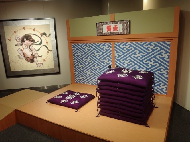 体験コーナーで、伝統の座布団に！