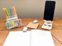 全部100均。リモートワークが劇的にラクになる「スマホグッズ」3選