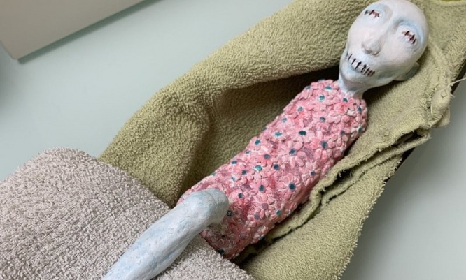 中2息子が作った「とんでもないもの」が父の部屋に　衝撃の光景に「これは絶叫」「呪物に見えてしまう」