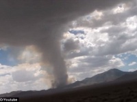 エリア51の敷地内から不吉な雲が発生していた。