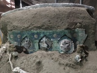 前例のない大発見！2000年前の古代ローマの四輪馬車がほぼ完全な状態で発掘される（ポンペイ）