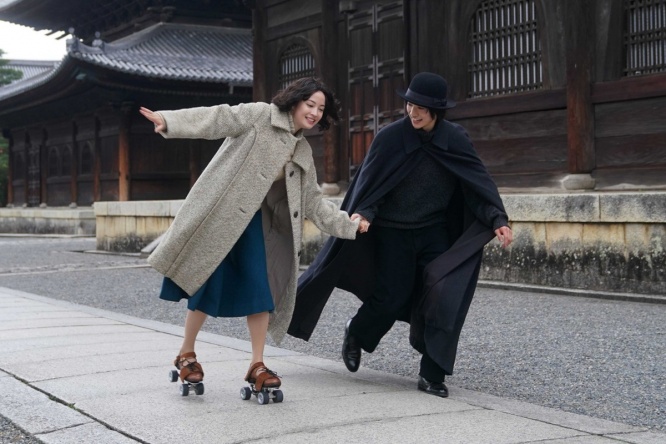 広瀬すず×木戸大聖×岡田将生　映画『ゆきてかへらぬ』本編映像初解禁！ 「手繋ぎローラースケートシーン」に胸キュン！！