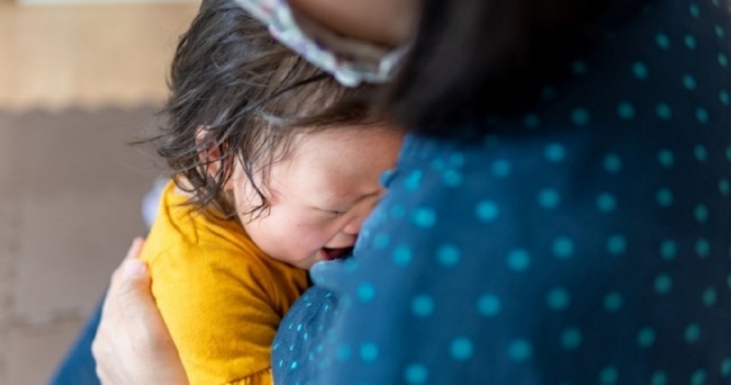 「電車の中で泣き続ける、外国人観光客の赤ん坊。それを見た妻に『絶対振り向くな』と言われ...」（茨城県・30代男性）