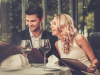 男性から食事に誘われたら、おごりを期待する女子→●％「誘ってきたのならおごりは基本だと思う」