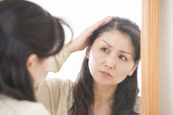 白髪と薄毛は年齢とは関係ない?同時に改善する“和漢エキス”の凄いところ