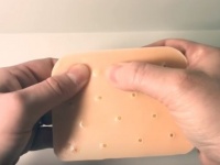 ニュルをリアルに体感できる！毛穴から角栓をぷにゅっと押し出すあの快感をおもちゃで疑似体験できる「ポップ・イット・パル」が大ヒット販売中！
