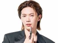 神宮寺勇太(Number_i)登場！　『ジバンシイ ビューティー』新パウダー＆リップキャンペーン　神宮寺「新たな雰囲気が作れたと思います」