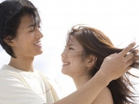 秋のモテ髪はコレ！　男性が思わず触りたくなる髪は「ストレート」or「ウエーブ」？