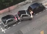 いけるのか…！？　極狭スペースに縦列駐車！！
