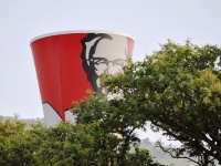 フライドチキン2枚でチーズとベーコンをサンド。イギリスのケンタッキーに「ダブルダウン」が復活するとのウワサ