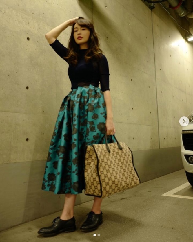 長谷川京子 Gucciのバッグを合わせたコーデに大反響 美しすぎる 1ページ目 デイリーニュースオンライン