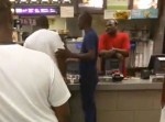 【マクドナルド】男性客が店員をグーパンチ！　その怒りの理由とは？