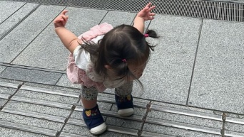 1歳女児による〝モノマネ〟が22万人を笑わせる　「大物の予感」「素晴らしすぎる形態模写」と大反響