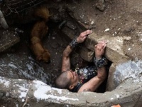 ルーマニアの闇、下水道で暮らす「マンホール・チルドレン」と呼ばれるチャウシェスクの孤児たち