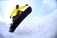 ​ウィンタースポーツが楽しいこの季節！ スキーとスノボ、あなたはどっちをしたい？
