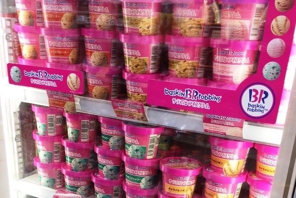 デイリーヤマザキ店内のサーティワンの陳列（写真は編集部撮影）