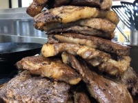 山盛りステーキが170円で食べ放題...だと？　広島の鋳造メーカーの社食が豪華すぎるから転職したい
