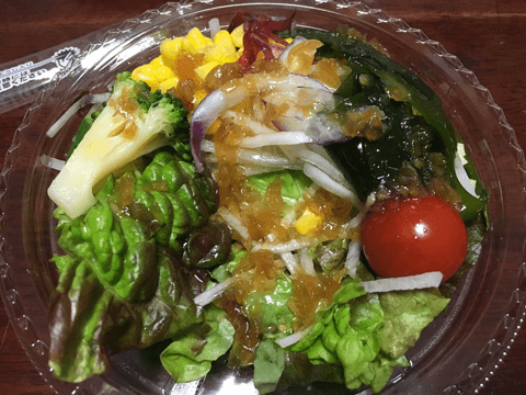 一人飯の強い味方！　食事で野菜がたっぷり摂れるおすすめのコンビニサラダ5選#3