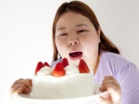 今食べたら後悔しない？　食べ物の誘惑に打ち勝つ方法3つ