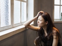 未婚女性の底なしの「将来に対する不安」　その緩和方法とは？