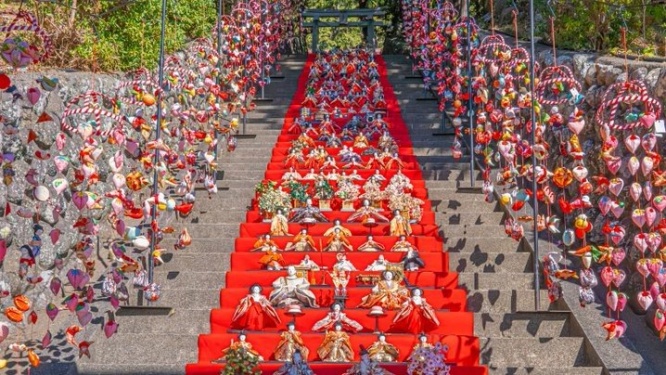 17万人が驚がくした〝命がけの雛飾り〟　圧巻の118段...「日本の誇りです！ 凄すぎる」と絶賛の声