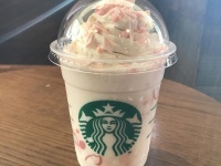 サクラ色のかわいいフラペチーノがことしも登場