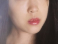 ぬるっとした感じが嫌!?　男性は、キスのとき彼女の「口紅」が気になるもの？