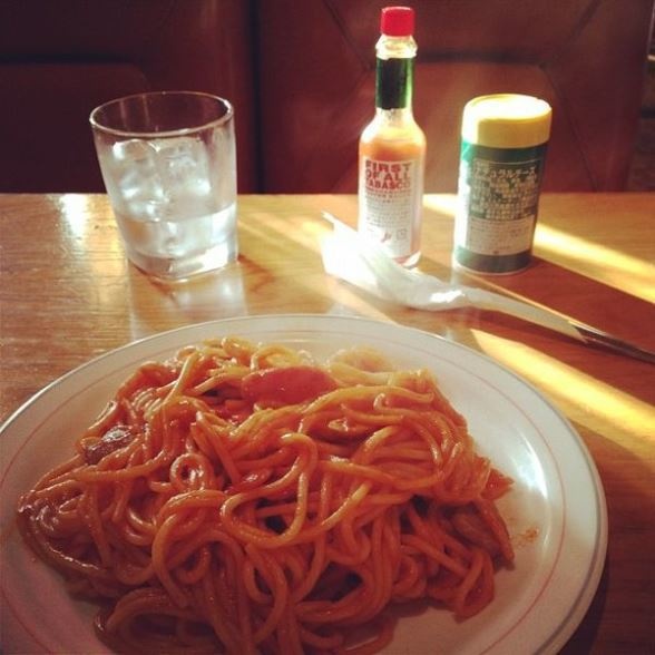 ナポリタンの一例（yamauchiさん撮影、Wikimedia Commonsより）