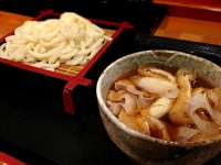 肉汁うどん（hirotomoさん撮影、Flickrより）