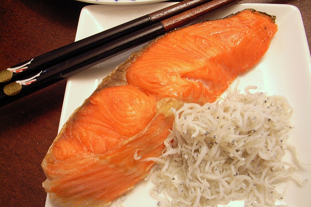 これは本当の焼鮭(yoppyさん撮影、flickrより)