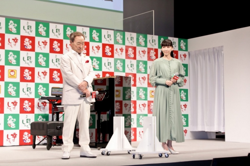 武田鉄矢、麻生久美子⒞『東洋水産「赤いきつね　緑のたぬき」』