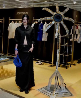 Instagram:三吉彩花(@miyoshi.aa)より