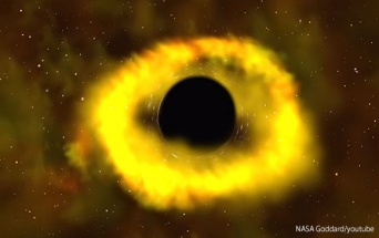 星をズタズタに引き裂くブラックホールの不気味な姿が観測される（NASA）