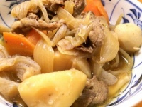 多数派はどっち！　肉じゃがに入れるなら、豚肉派？　牛肉派？