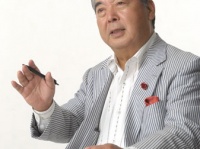 岡部聰氏。現在は、豊富な海外勤務の経験を活かし、各地で講演会を精力的に行っている