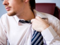 ヤバ、男らしい！　モテる男性の「服の脱ぎ方」・6つ