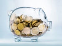 貯金し過ぎで毎月赤字……これっていいの!?　月収の何割貯金が理想？