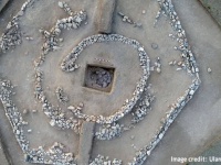 これまでに発見されたことのない青銅器時代の六角形ピラミッドが発見される