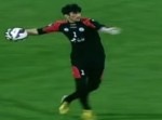 レーザービーム発射！　イランのゴールキーパーが強肩すぎてビビる（動画）