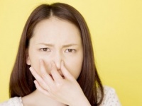 自分のオナラの臭いは毎回嗅いでる？　なんと7割の女性が……