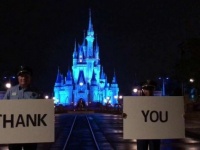 世界のディズニーテーマパーク、シンデレラ城のライトアップやメッセージで医療従事者を称える