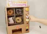 すごい仕組み！ダンボールでできたドーナツ自動販売機のメイキング動画がすごい。