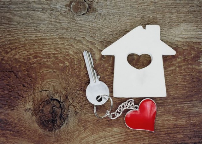 small house and a key with a keychain in shape of heart