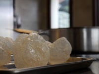 エアフライ！？空気を閉じ込めて油で揚げる料理「フライドエア」を提供するイタリアのレストラン