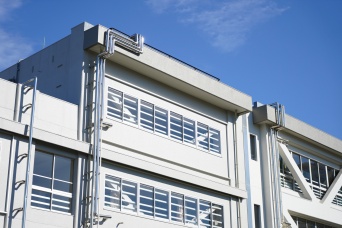 公立中学校教諭(55)を懲戒免職　女性のスカート内にスマホを入れる　教諭は「(発覚前から)下着を撮影するようになった」