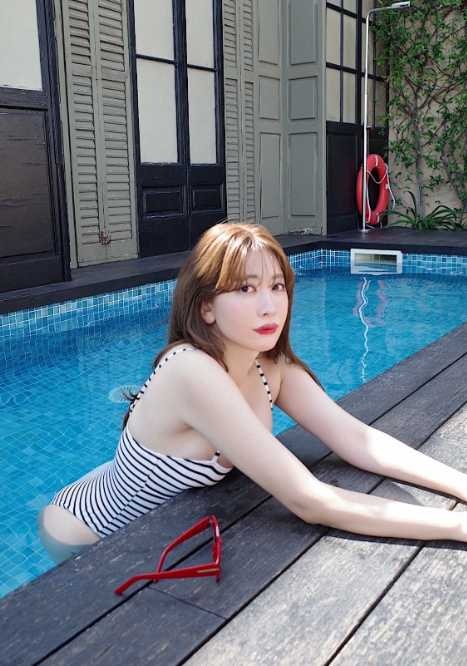 小嶋陽菜　水着 