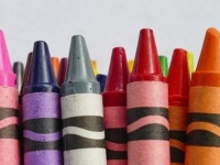 【心理テスト】空の絵を描きたいのに水色のクレヨンがない。どうする？　「あなたの完璧主義度」